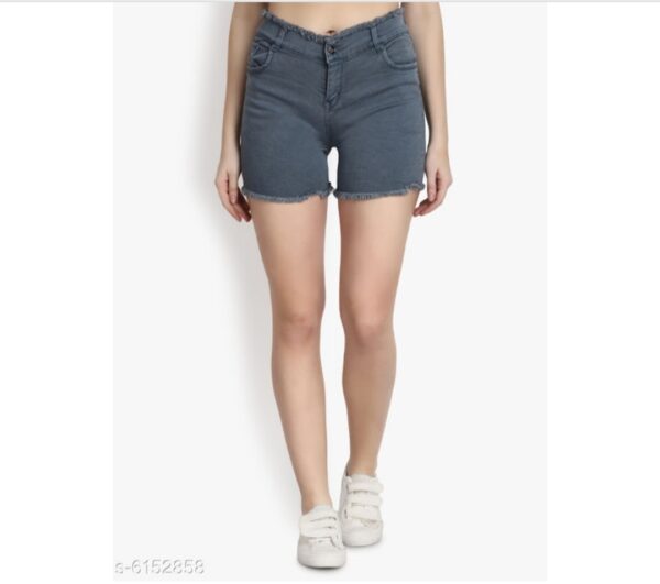 Trendy Women's Shorts 663